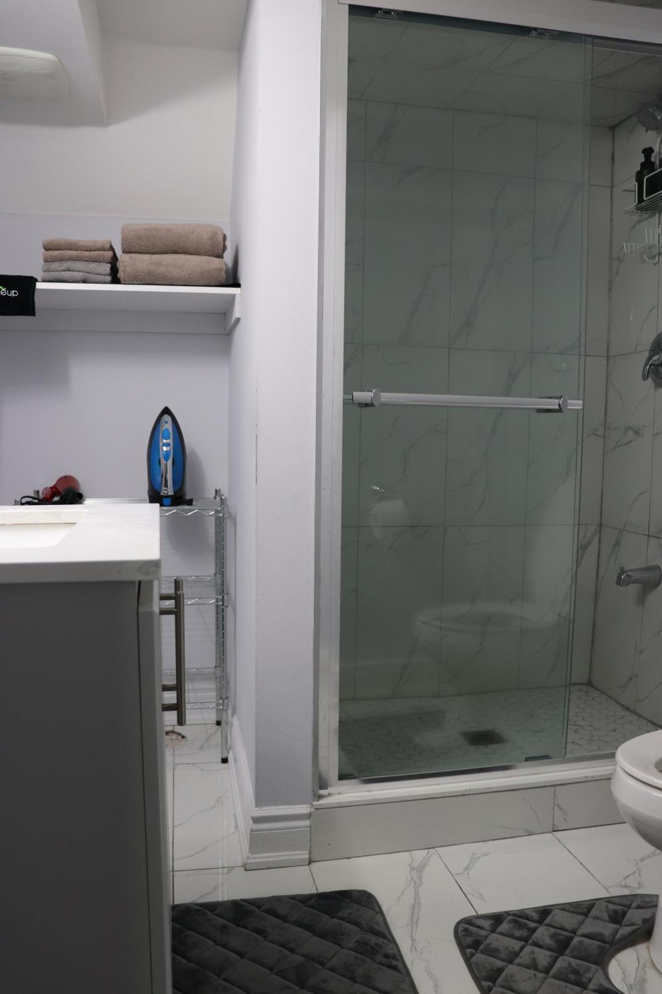 Garden 2 Bedroom Apt - Free Parking Wifi Laundry Workstation 브램턴 외부 사진